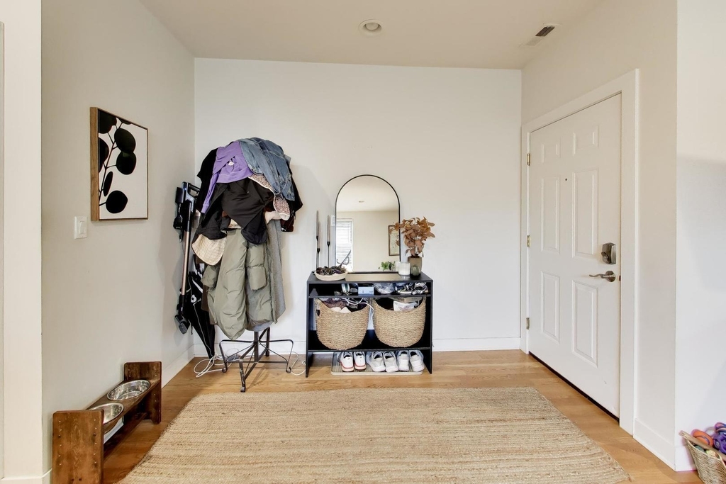 693 N Peoria Street - Photo 4