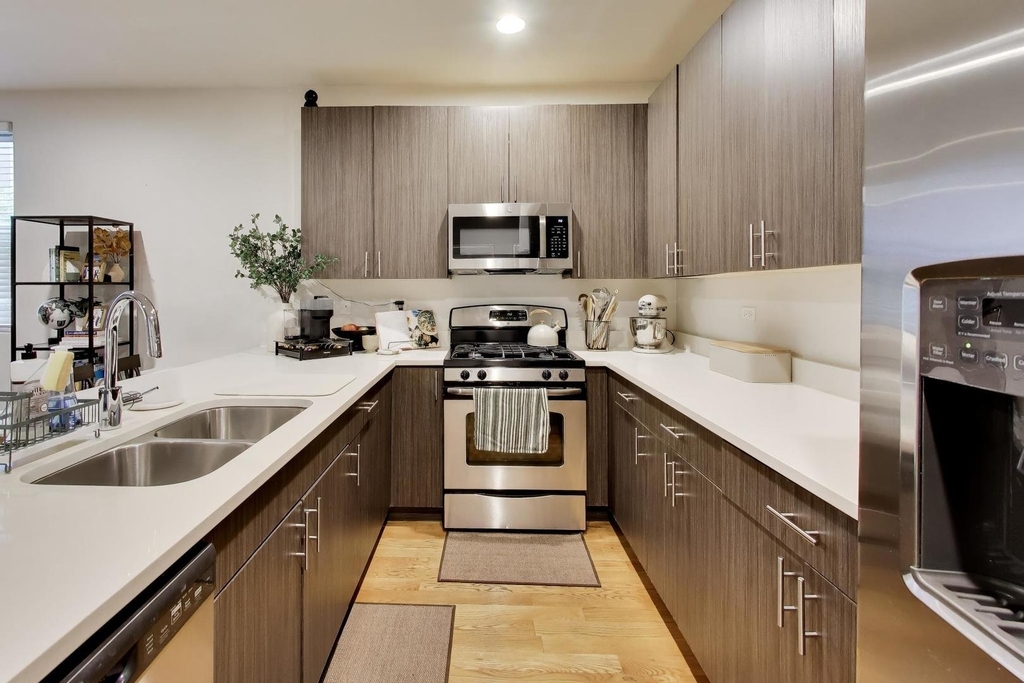 693 N Peoria Street - Photo 6