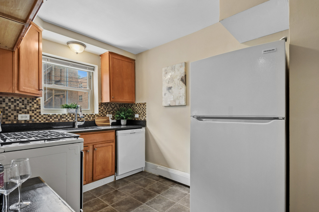 1711 W Estes Avenue - Photo 7