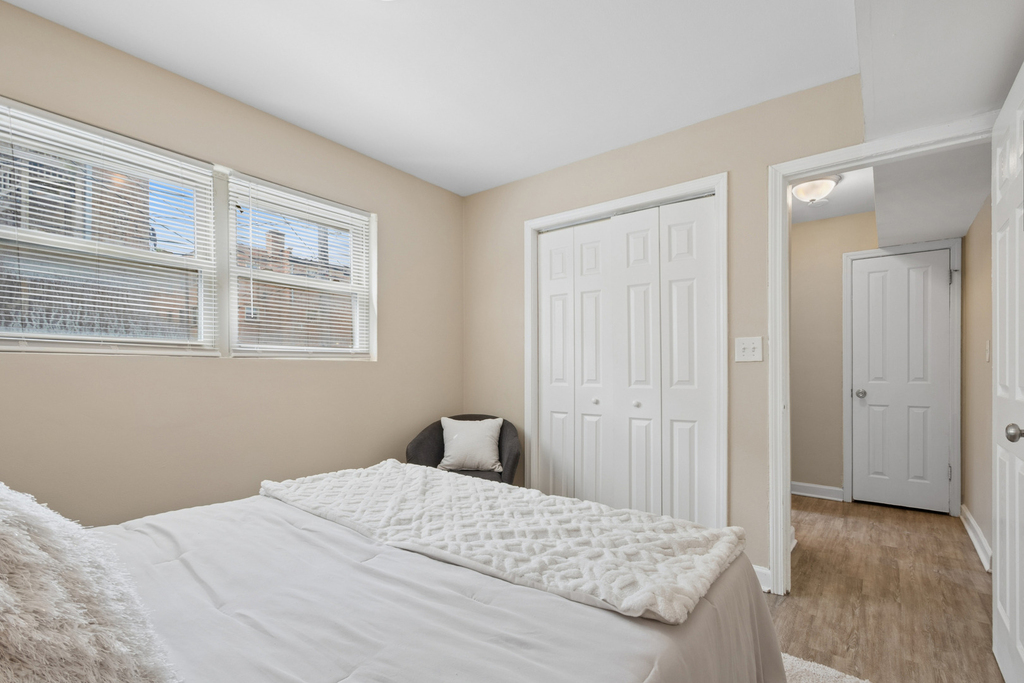 1711 W Estes Avenue - Photo 10
