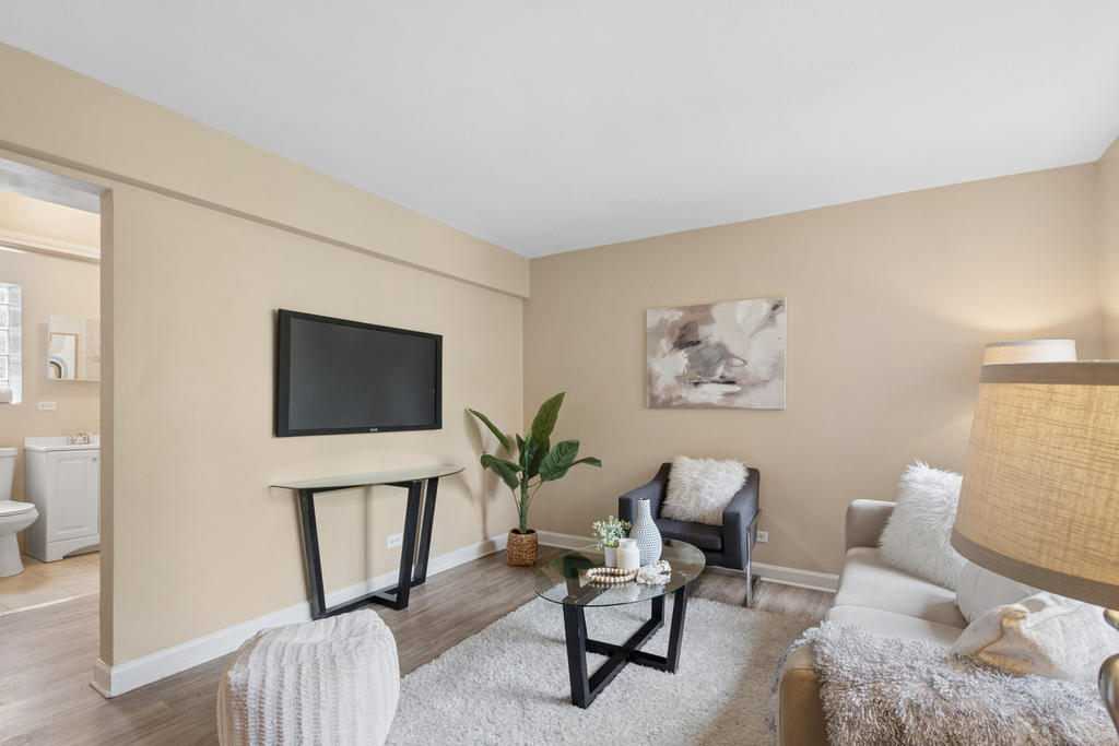 1711 W Estes Avenue - Photo 3