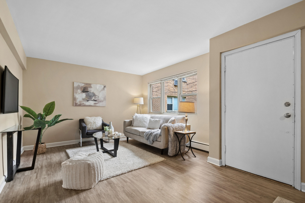 1711 W Estes Avenue - Photo 1