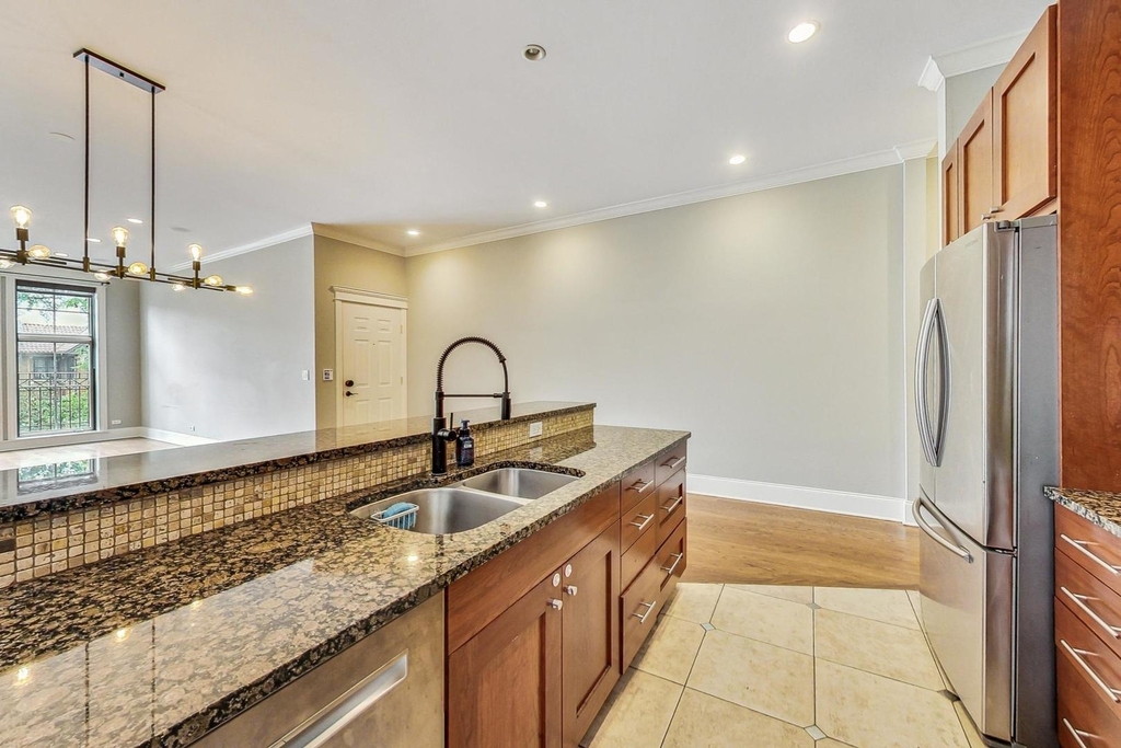 4721 N Malden Street - Photo 9