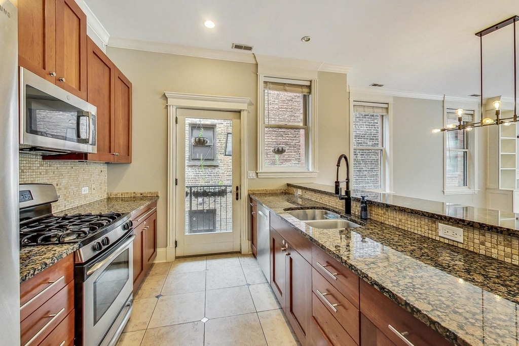 4721 N Malden Street - Photo 8