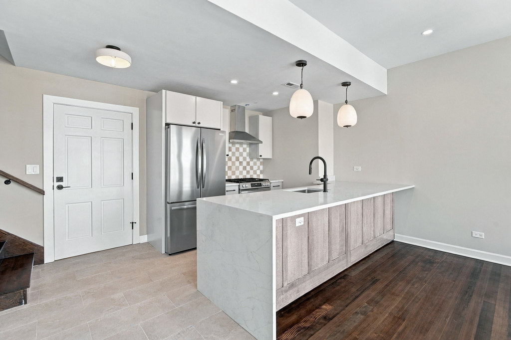 102 S Washington Street - Photo 2