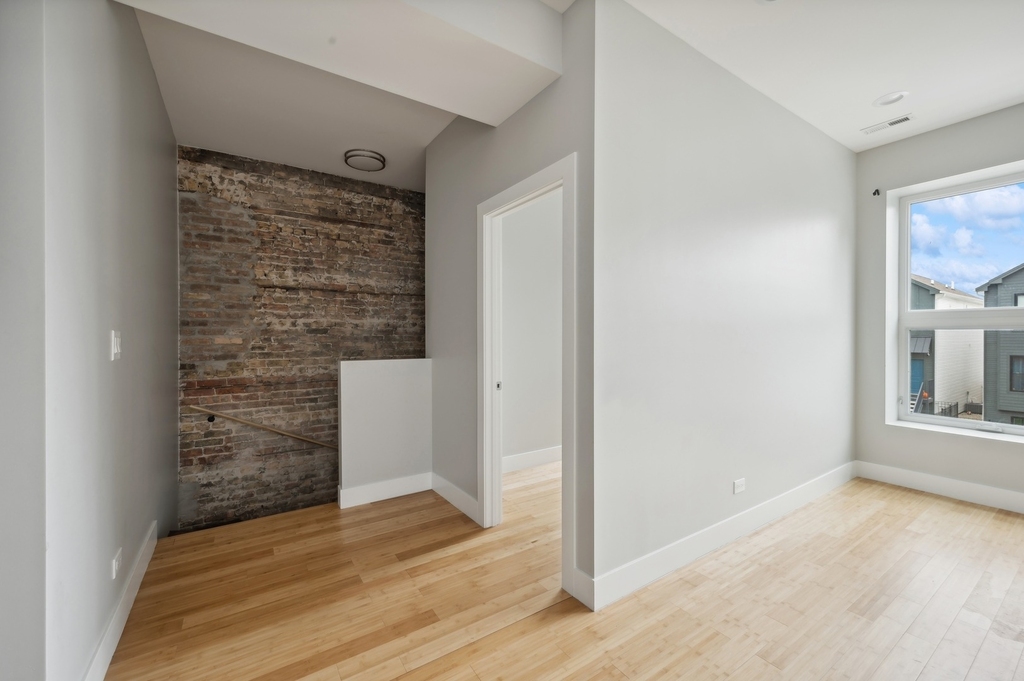 2526 W Lexington Avenue - Photo 1