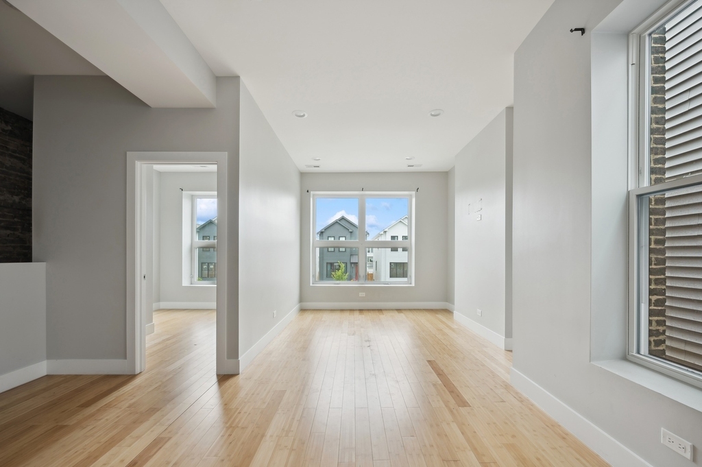 2526 W Lexington Avenue - Photo 2
