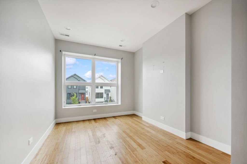 2526 W Lexington Avenue - Photo 3