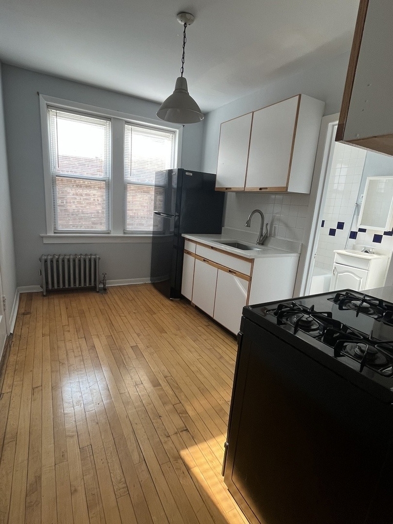 5852 W Higgins Avenue - Photo 3