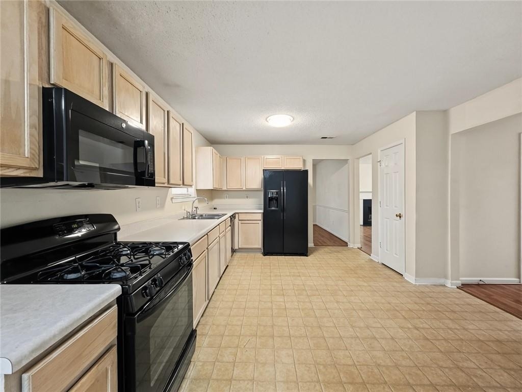2416 Rambling Way - Photo 3