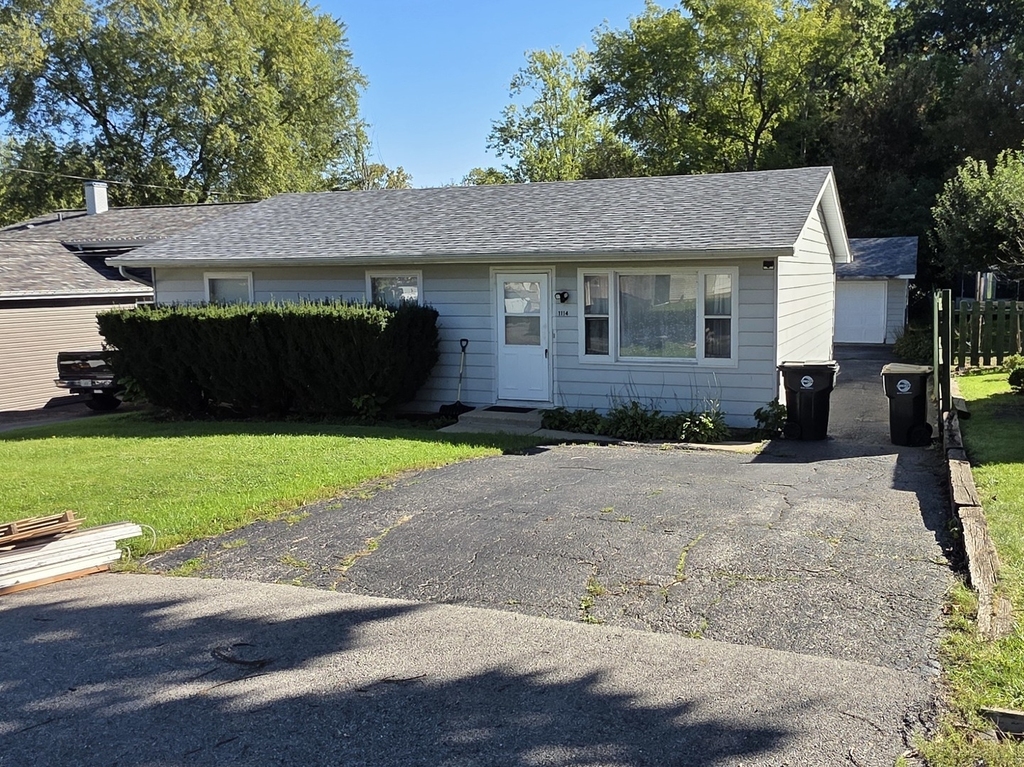 1114 N Oak Terrace - Photo 1