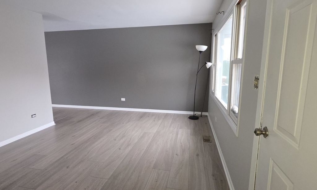 1114 N Oak Terrace - Photo 2