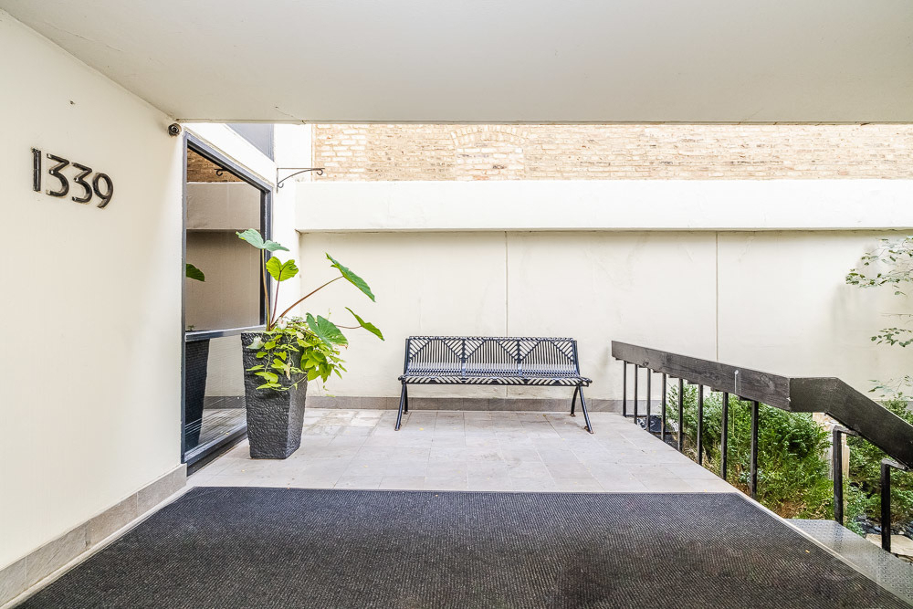 1339 N Dearborn Street - Photo 1