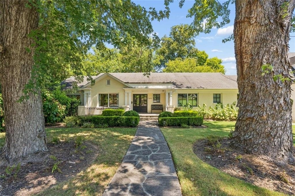1691 Friar Tuck Road Ne - Photo 3