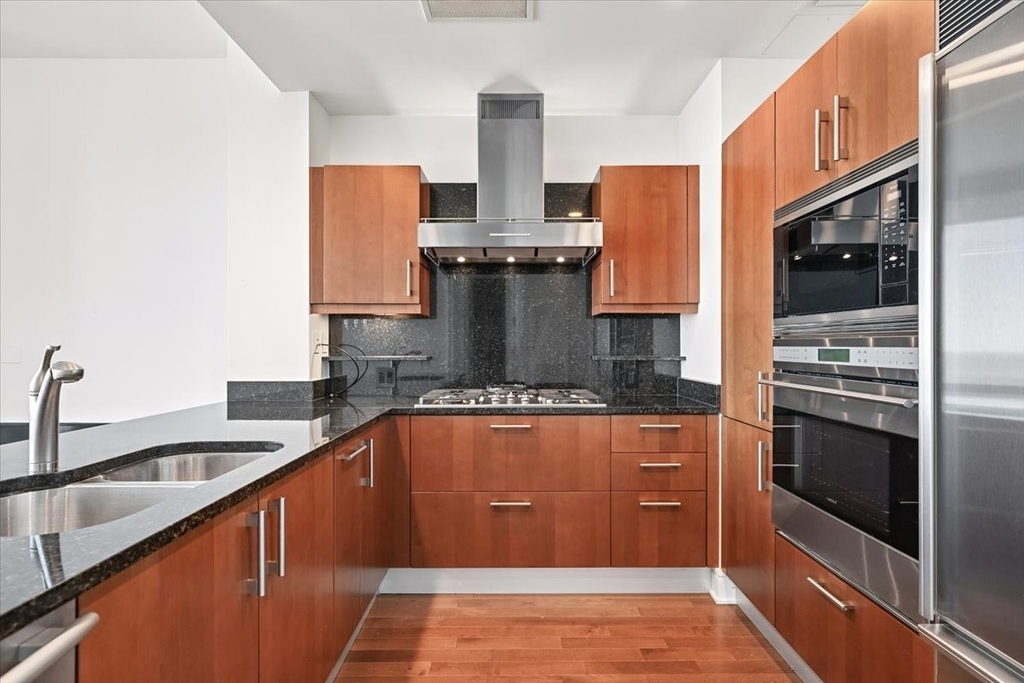 401 N Wabash Avenue - Photo 2