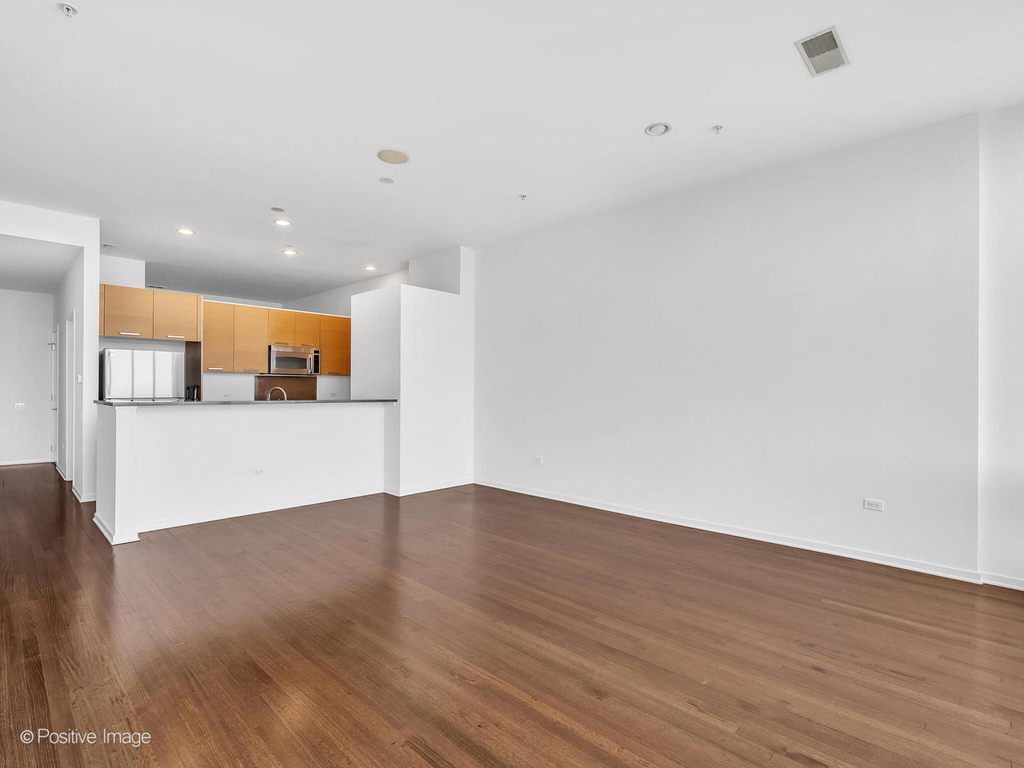 500 W Superior Street - Photo 5