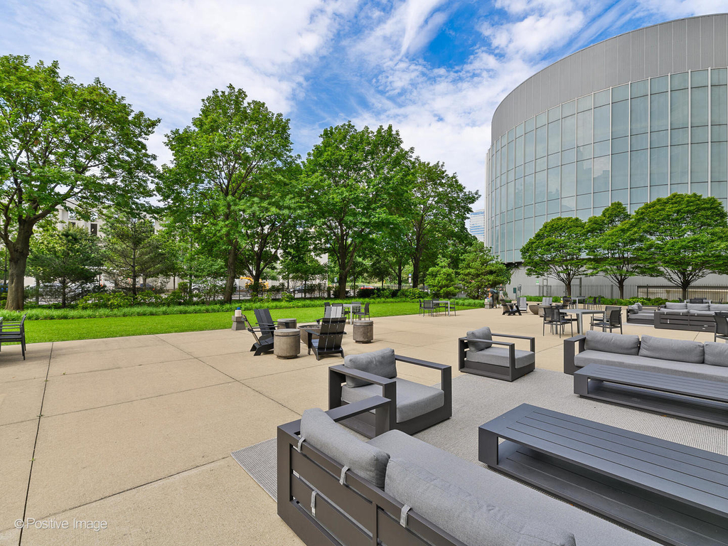 500 W Superior Street - Photo 24