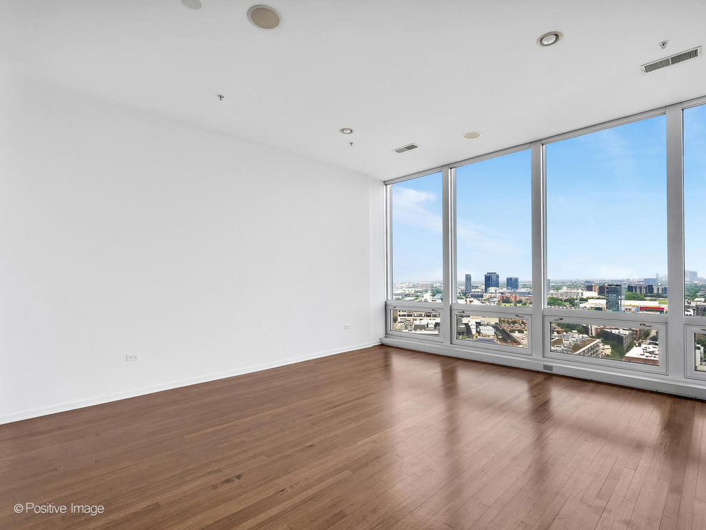 500 W Superior Street - Photo 7