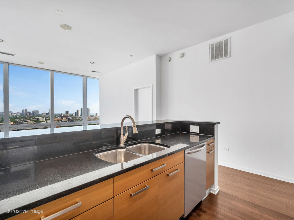 500 W Superior Street - Photo 11