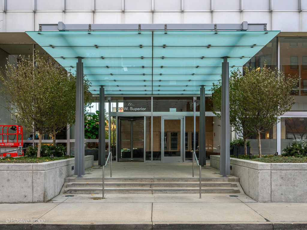 500 W Superior Street - Photo 1