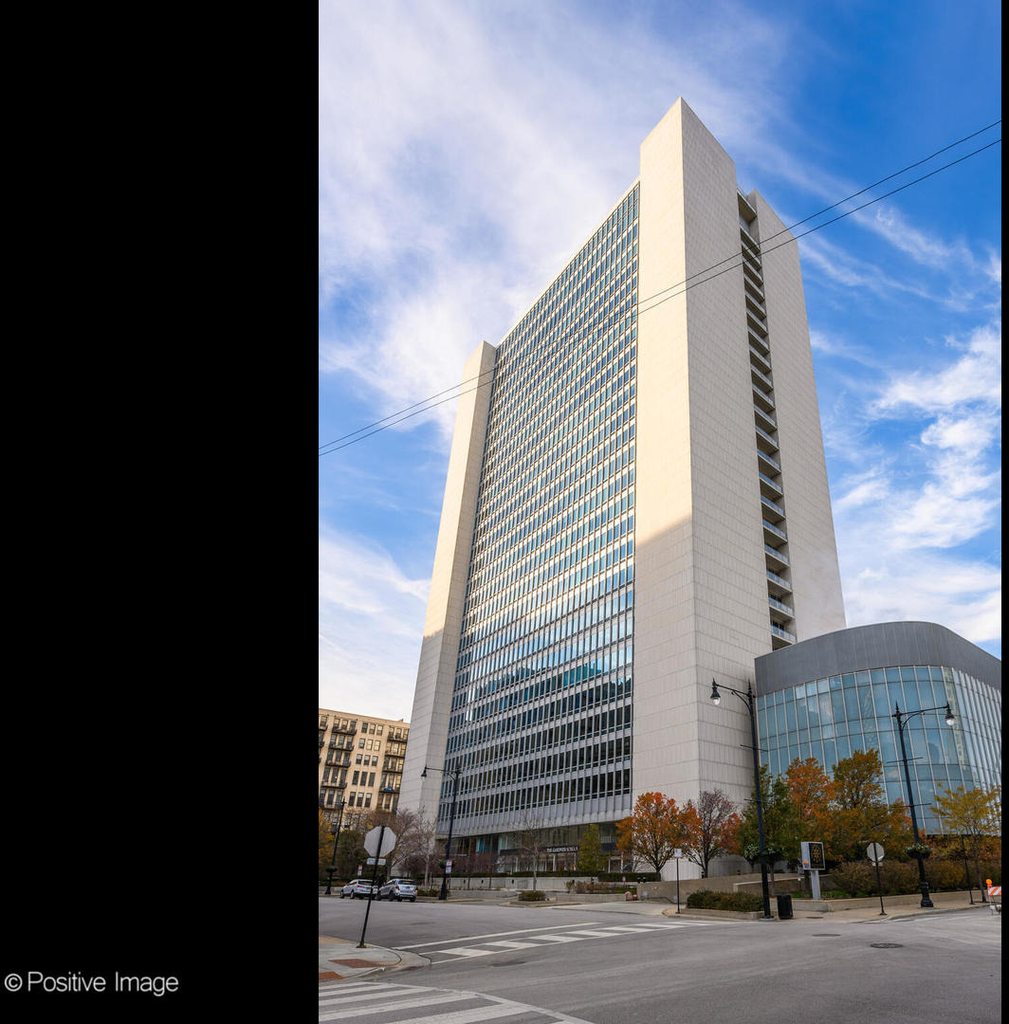 500 W Superior Street - Photo 0
