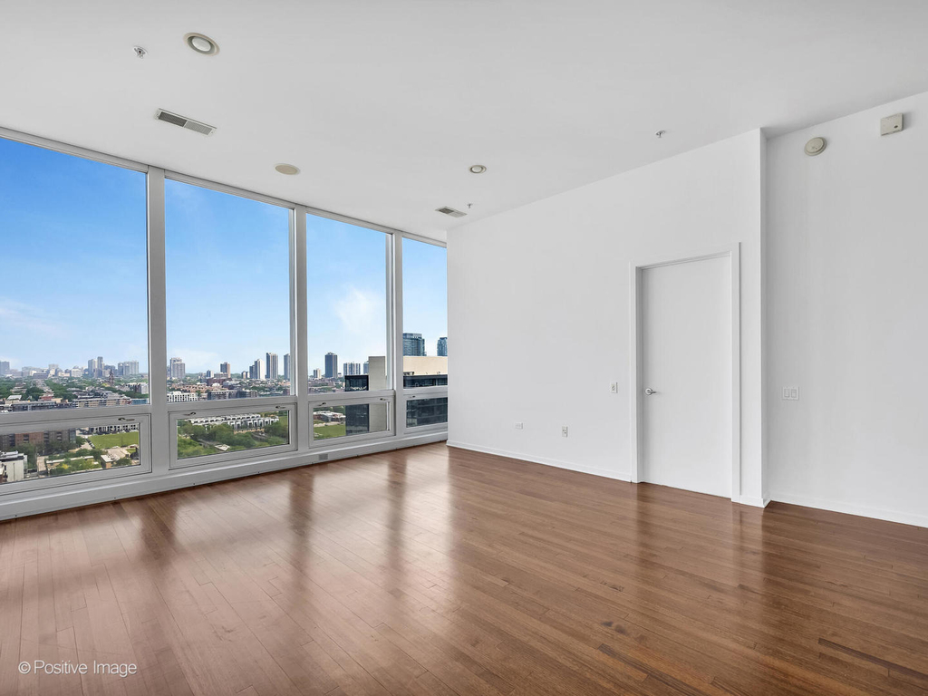 500 W Superior Street - Photo 6