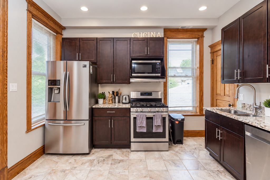 1032 W Roscoe Street - Photo 6
