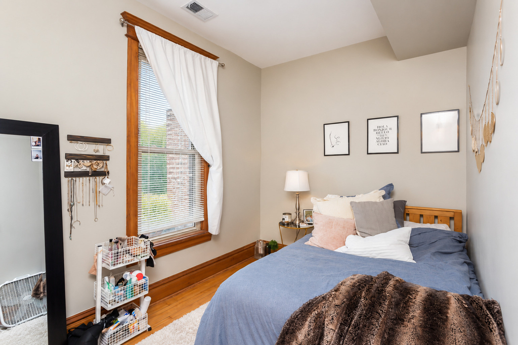 1032 W Roscoe Street - Photo 9