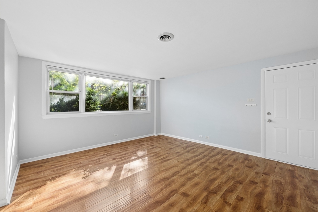 1510 W Addison Street - Photo 2