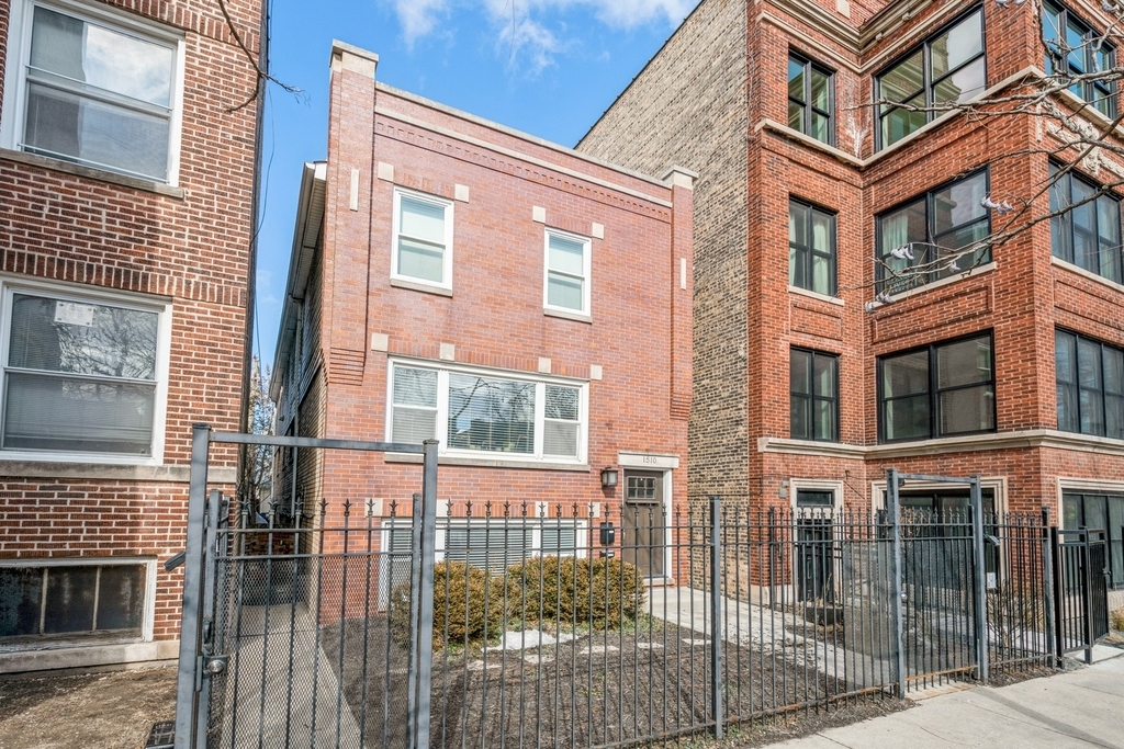 1510 W Addison Street - Photo 0