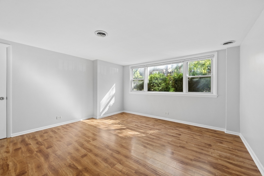 1510 W Addison Street - Photo 1