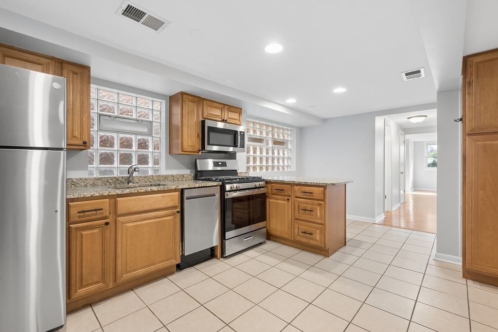 1510 W Addison Street - Photo 8