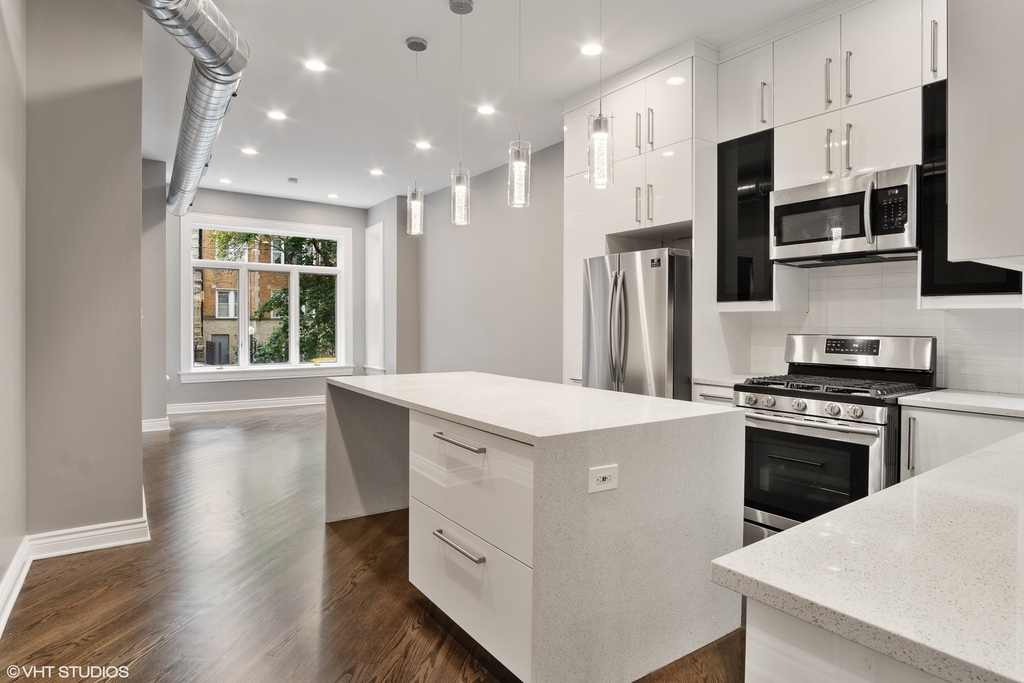 608 W Arlington Place - Photo 3