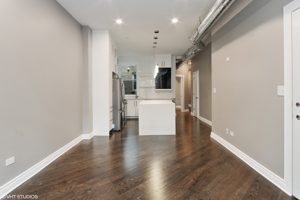 608 W Arlington Place - Photo 1