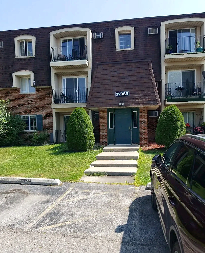 17985 Amherst Court - Photo 0