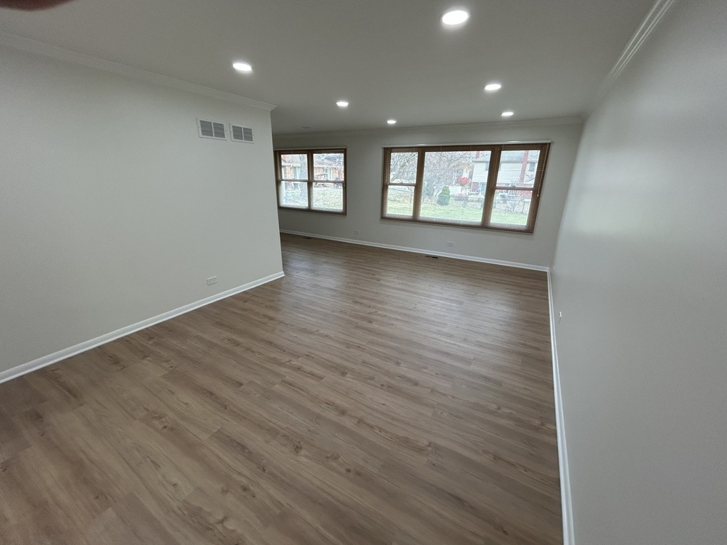 2811 N Harvard Avenue - Photo 1