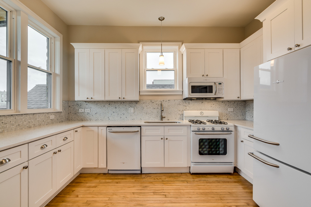 2441 W Cortland Street - Photo 17