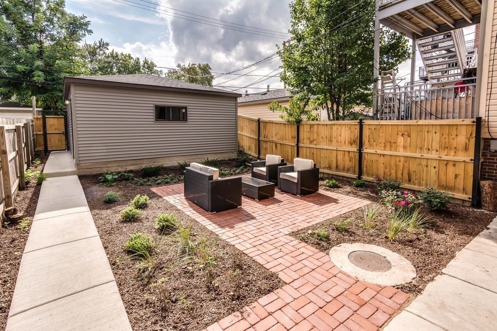 2441 W Cortland Street - Photo 20