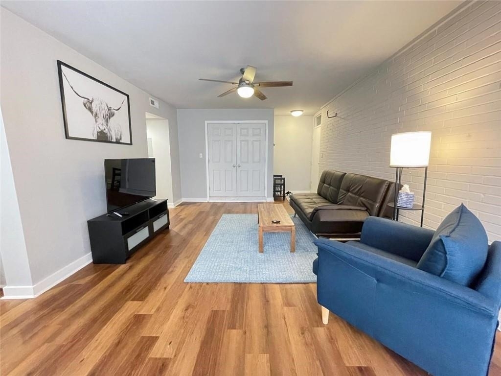 345 7th Street Ne - Photo 1