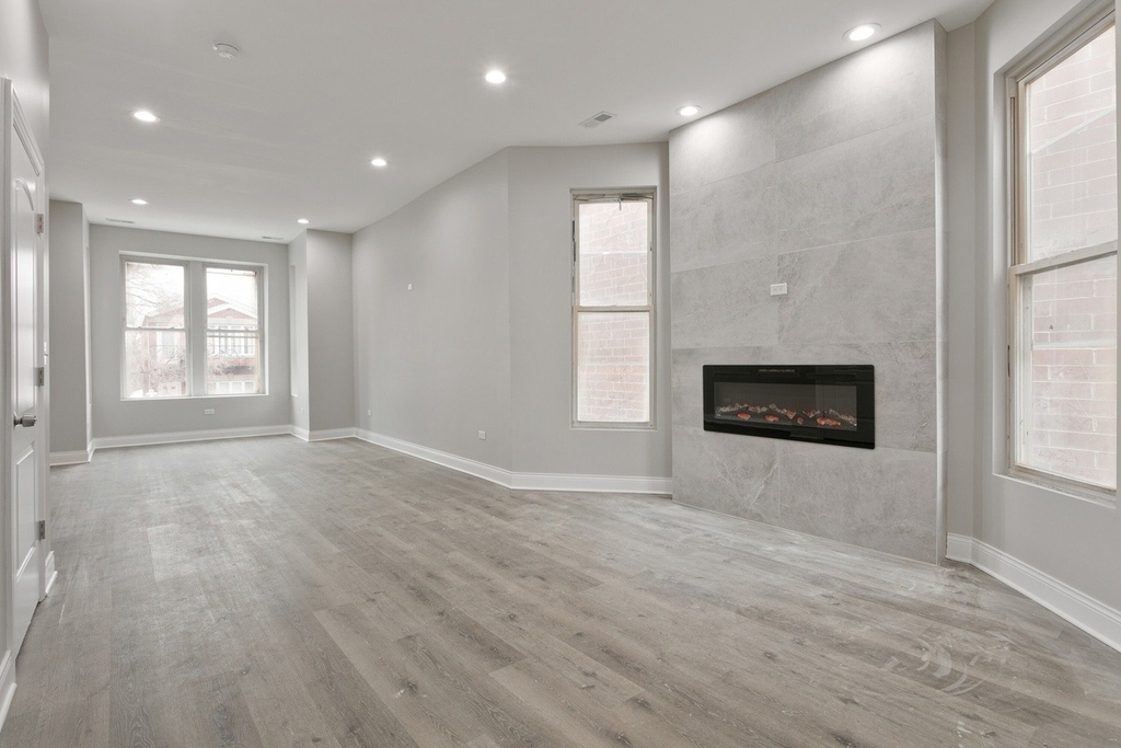 2714 W Polk Street - Photo 1