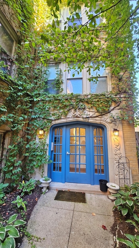 7363 N Damen Avenue - Photo 0