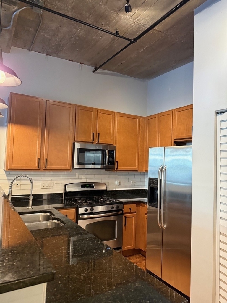 1110 W 15th Street - Photo 4