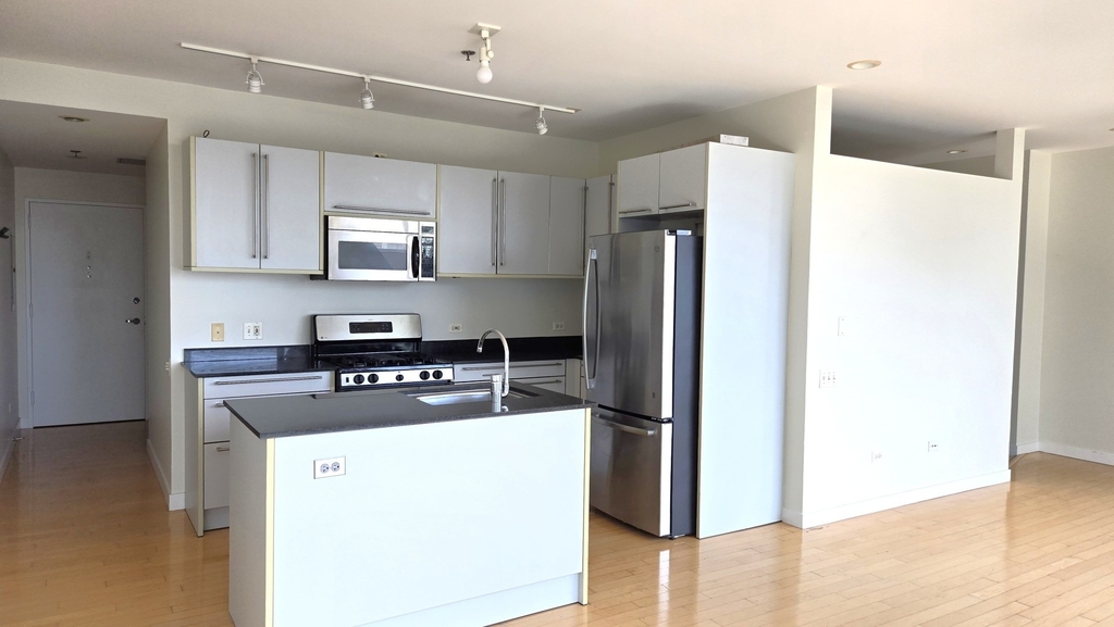 510 W Erie Street - Photo 7