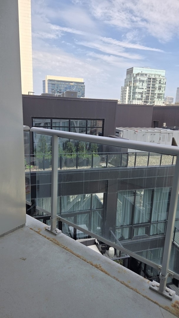 510 W Erie Street - Photo 6