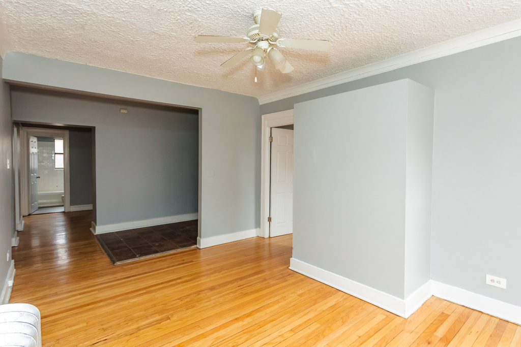 6959 S Paxton Avenue - Photo 2