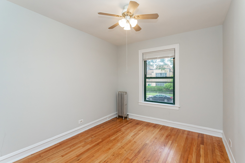 6915 S Paxton Avenue - Photo 9