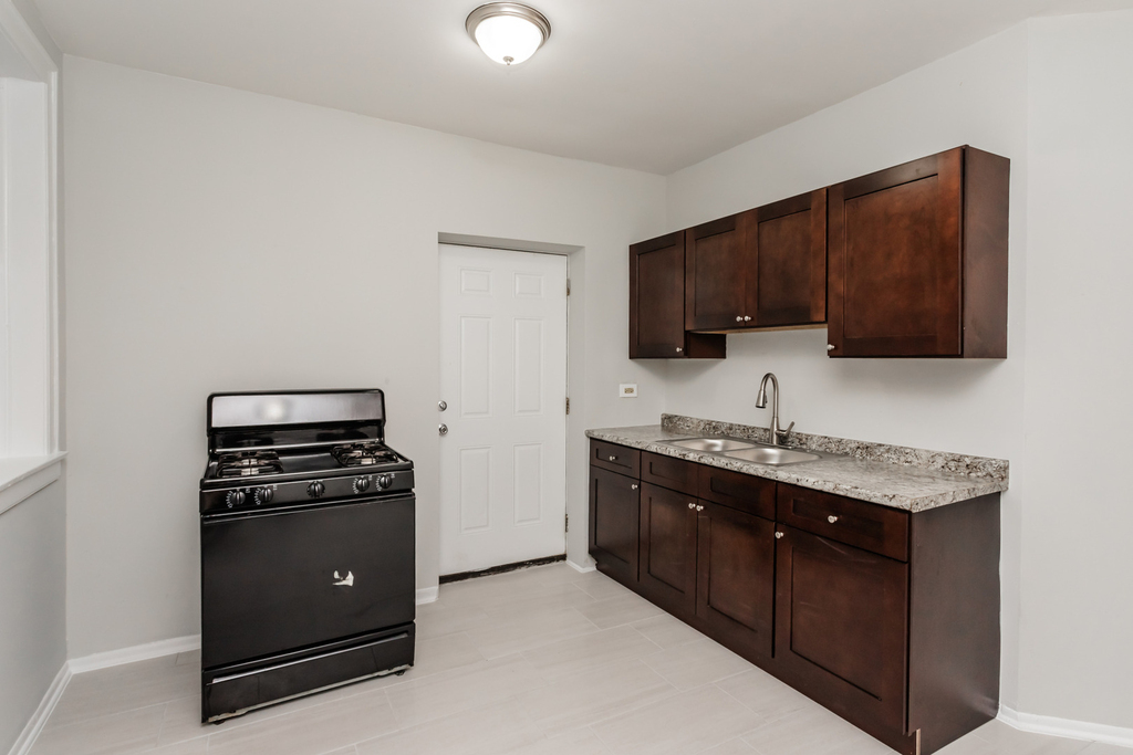 6915 S Paxton Avenue - Photo 4
