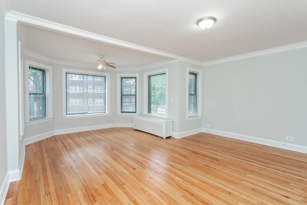 6915 S Paxton Avenue - Photo 1