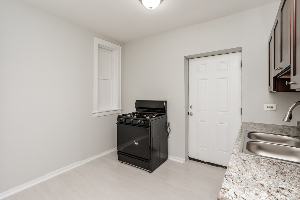 6915 S Paxton Avenue - Photo 3
