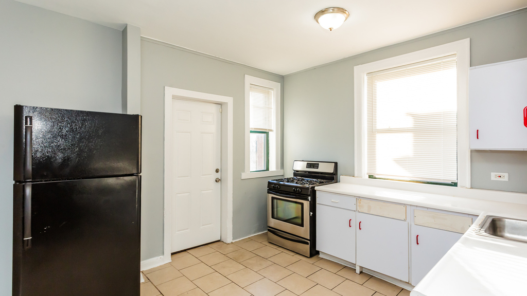 2217 E 69th Street - Photo 3